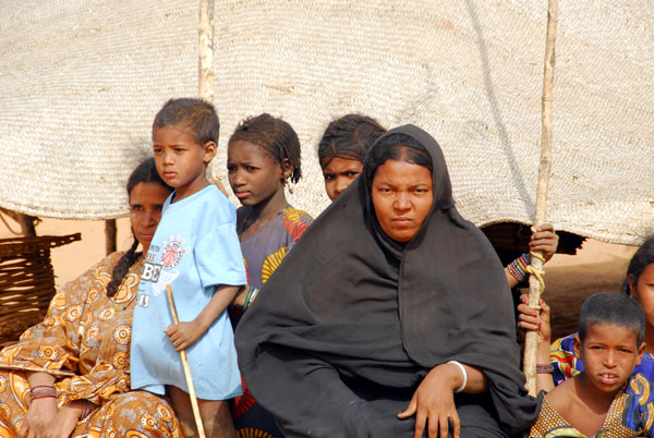 Nomadic women and children, I believe they are Tuareg