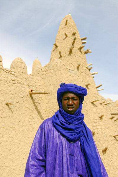 Tuareg with the Dyingerey Ber Mosque