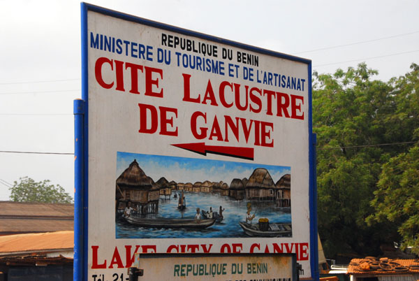 Sign for the turn for the Ganvié boat landing