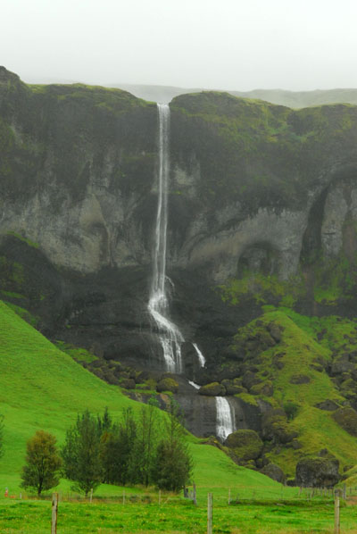 Foss  Su waterfall at Dverghamrar