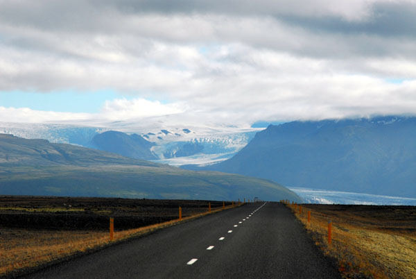 Ring road with the Skaftafellsjkull
