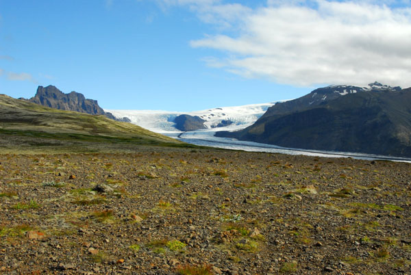 The Skaftafell glacier comes into view about 40 minutes into the hike