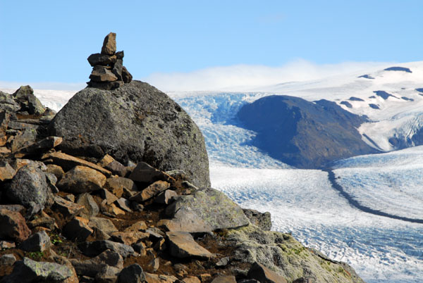 Stone marker at an upper viewpoint overlooking the Skaftafell glacier