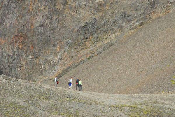 Hikers at the junction at the top of the Skaftafellsheii loop - from here there's a spur trail to the summit of Kristinartindar