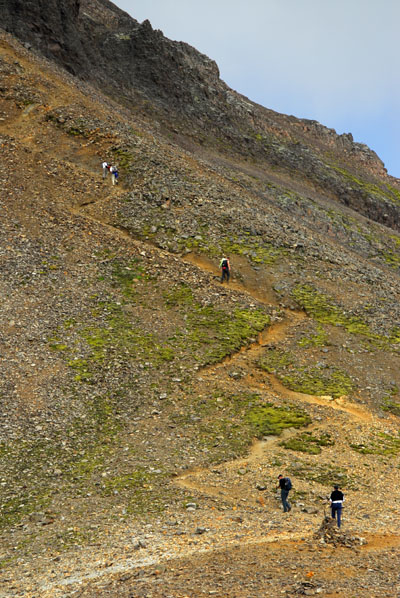 The final 30 minute ascent to Kristķnartindar's summit (1126m)