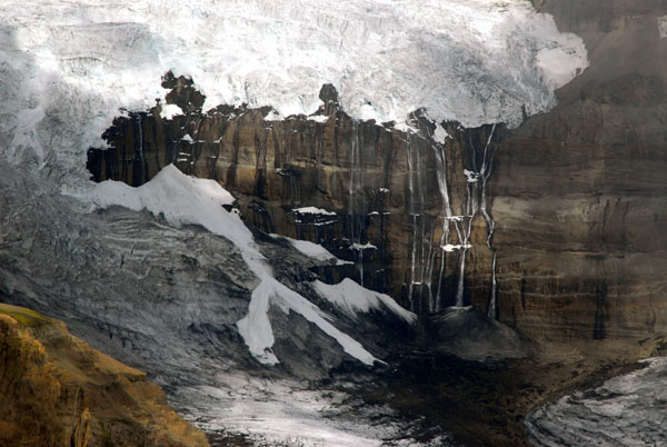 Morsrjkull flows over a cliff