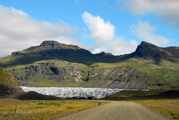 Svķnafellsjökull is very easily accessible