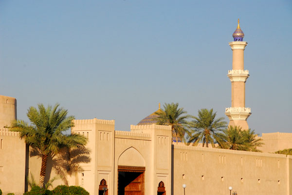 Souq gate and Great Mosque minaret, Nizwa