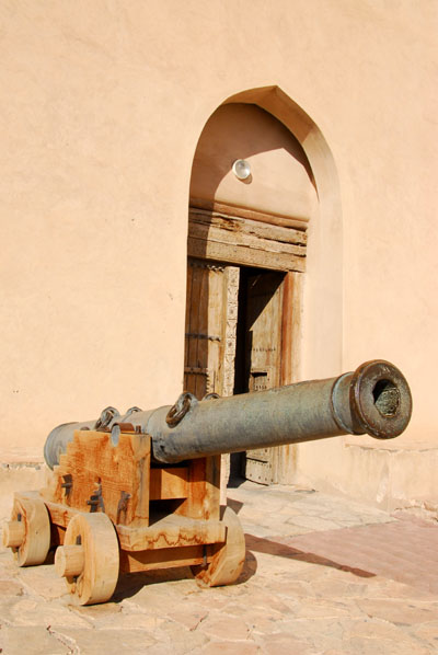 Cannon at the gate to the fort, Nizwa