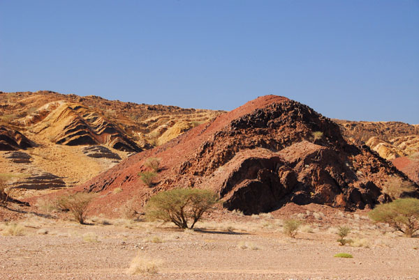 Interesting geologic formations along the Bahla-Ibri road