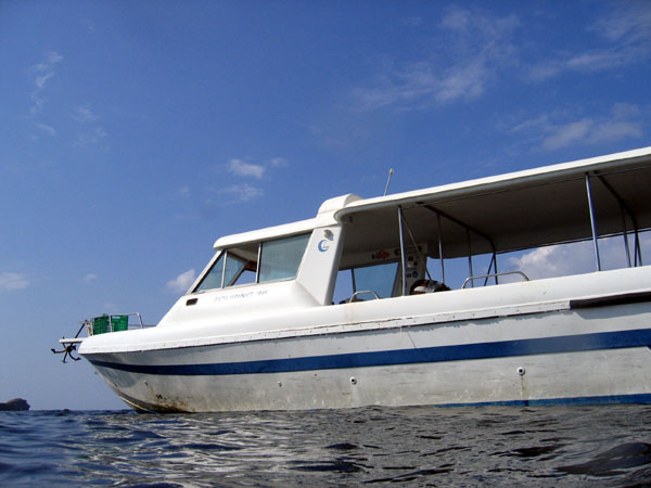 The dive boat from Al Sawadi Beach Resort