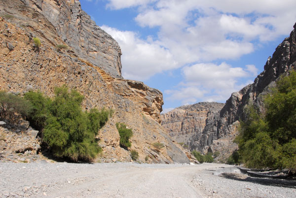 The Wadi Bani Awf road leads to a crossing of the Western Hajar to Al Hamra