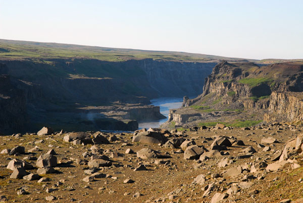 The canyon downstream (north) of Dettifoss