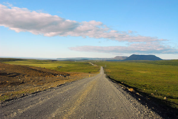 The road thankful improves north of Dettifoss