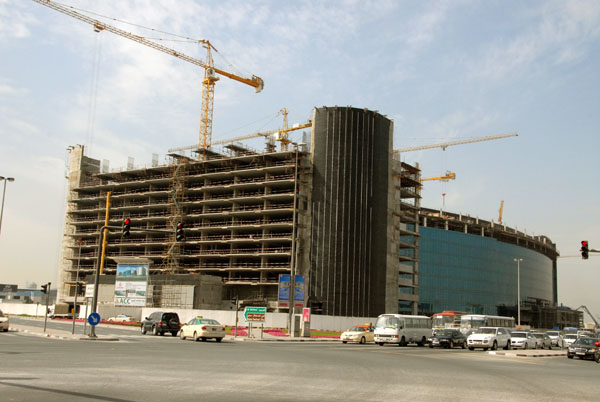 New headquarters building for Emirates Airline under construction