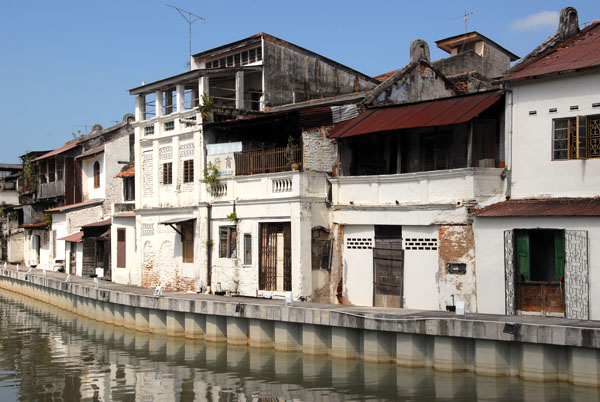 Old houses along the Sungai Melaka