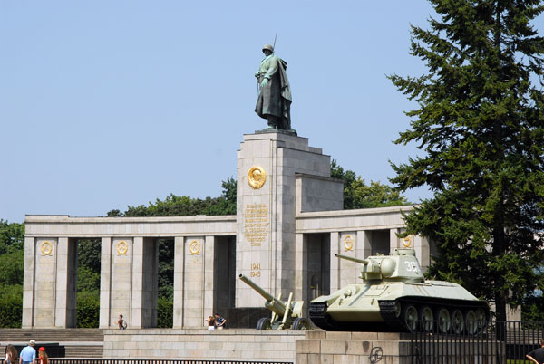 Sowjetisches Ehrenmal, Strae des 17. Juni, Tiergarten