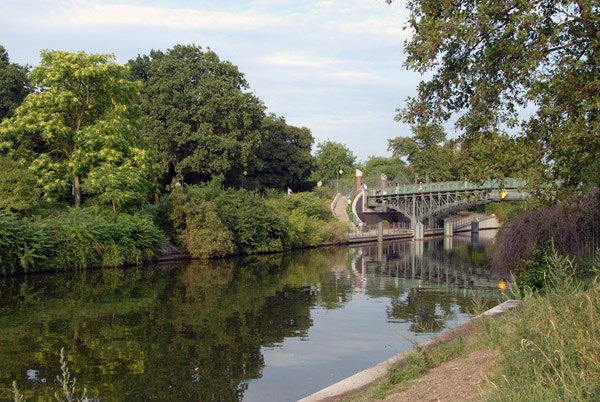 Lendwehrkanal, between the Zoologischer Garten and the Tiergarten