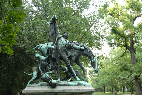 Tiergarten - sculpture of a foxhunt