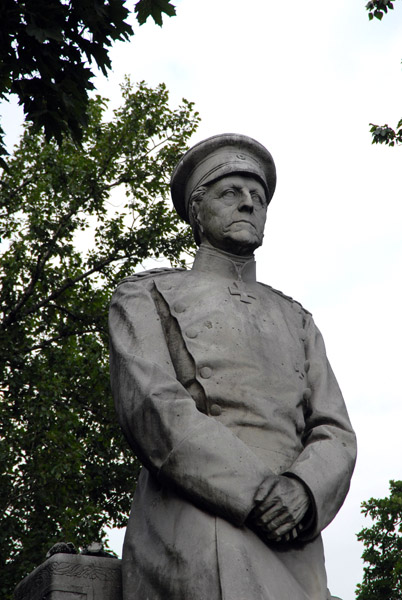 Monument to Field Marshal Helmuth von Moltke, Großer Stern