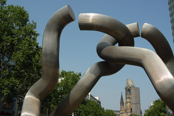 Sculpture Berlin 1987 representing the two halves of Berlin, by Brigitte and Martin Matschinsky-Denninghoff