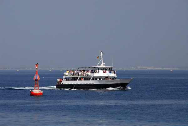 The boat from Dakar arriving, Île de Gorée