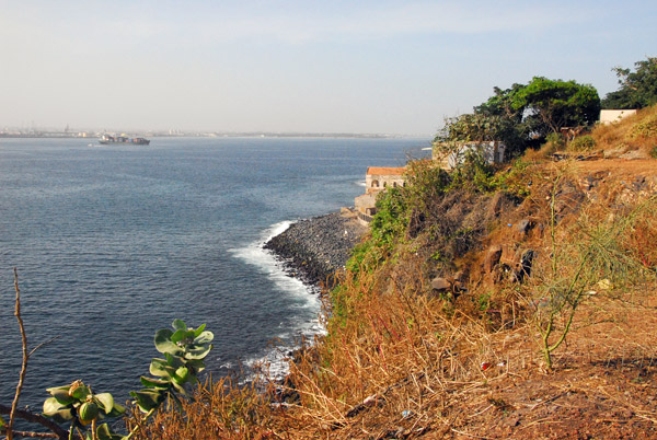 Rocky cliffs along the west coast of Île de Gorée
