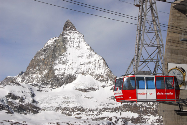 Matterhorn Glacier Paradise cable car arriving at Trockener Steg