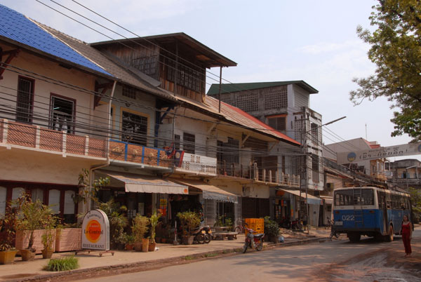 Thanon Setthathirat, Vientiane