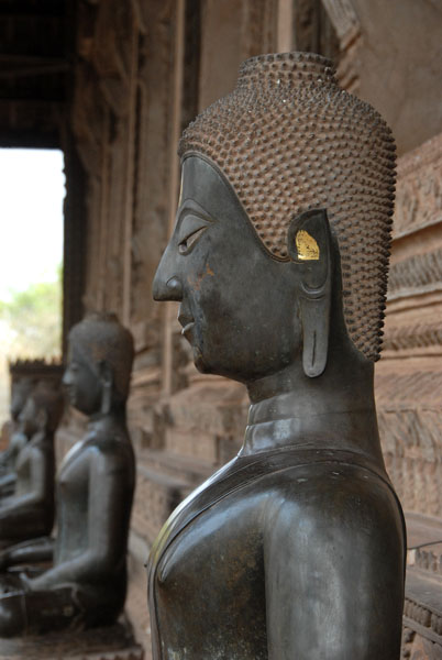 Haw Pha Kaew - veranda with bronze Buddhas