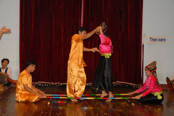 Dancing between clapping sticks