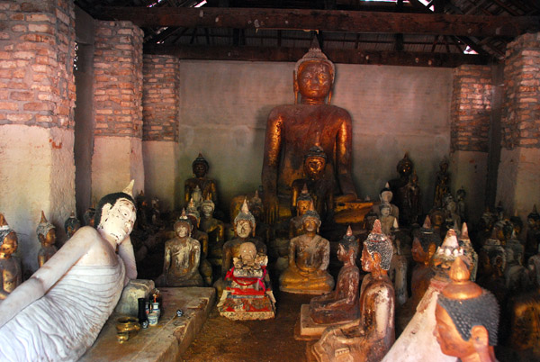 Secret Coral Buddha Image Hall, Wat Samret