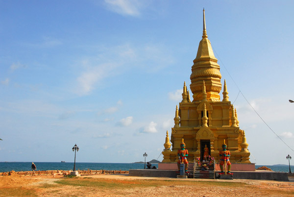 Laem Saw Pagoda at the southern tip of Koh Samui