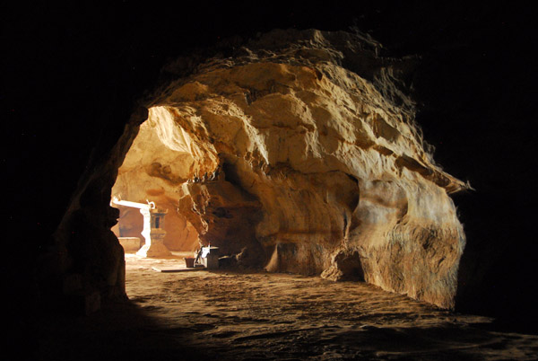 The upper cave at Pak Ou