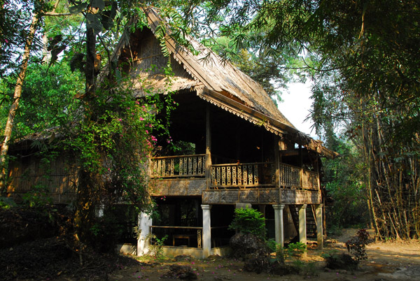 House near the main falls, Kouangxi