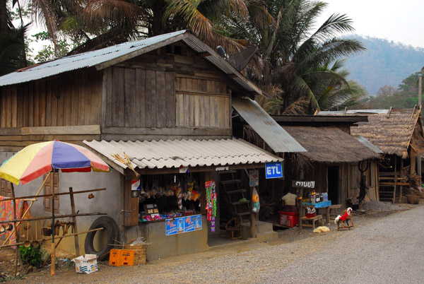 Ban Tha Baen village, Kuang Si