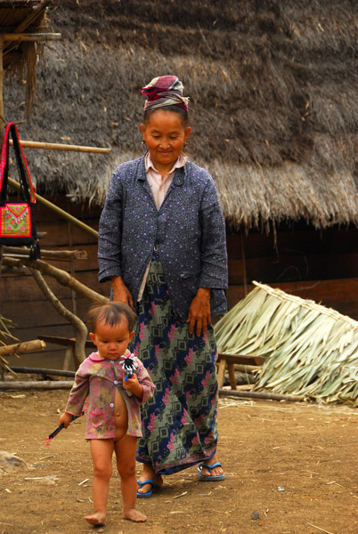 Mong grandmother and granddaughter