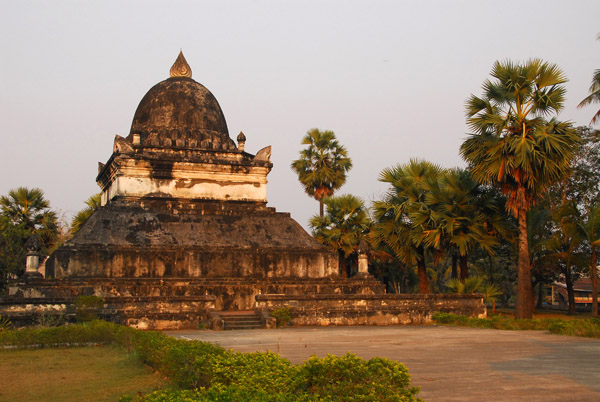 That Pathum (Lotus Stupa) Wat Wisunalat