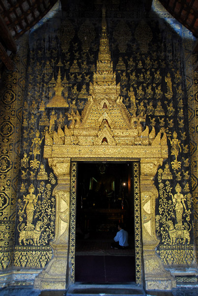 Wat Xieng Thong, main Sim entrance