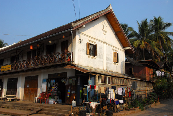 Thanon Khaem Khong runs along the Mekong, Luang Prabang