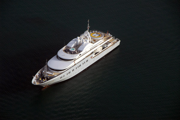 Superyacht off Dubai Marina