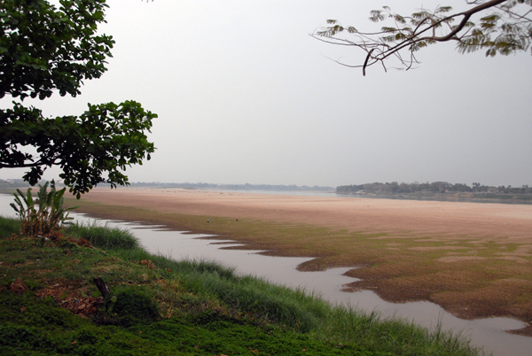 Mekong River at Vientiane - the main channel during low water season is along the Thai bank