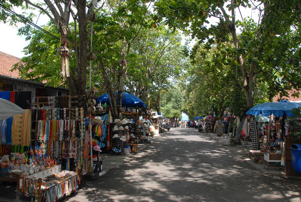 The gauntlet of souvenir shops on the approach to the temple at Tanah Lot