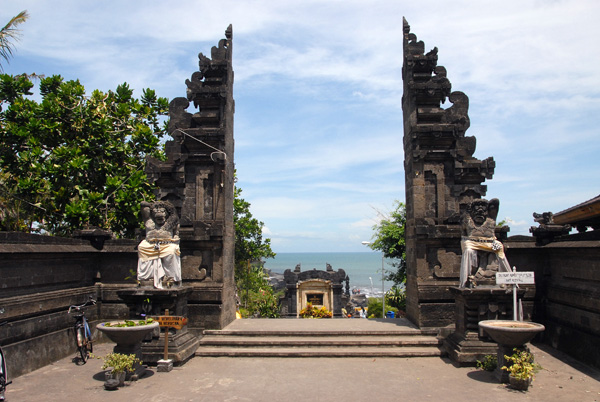 The main gate to the temple at Tanah Lot