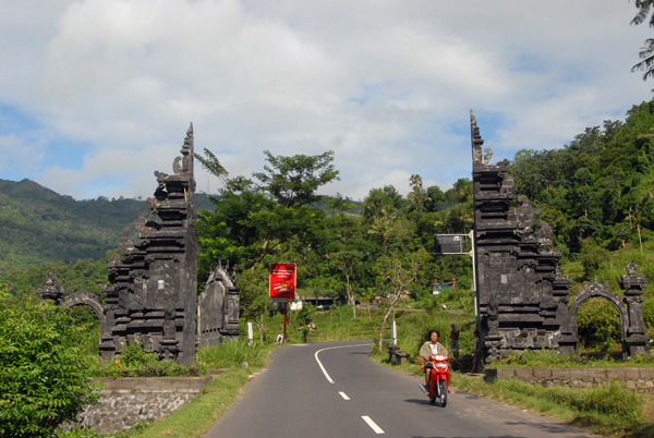 Bali ring road passing through a traditional gateway around Culik