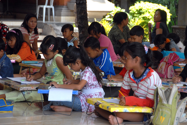 Class of Balinese school children, Denpasar