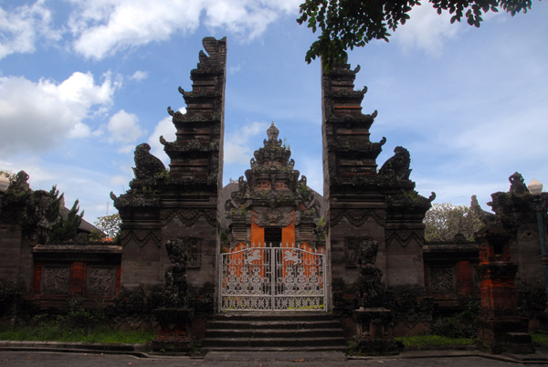 The Bali Museum is built to resemble a Balinese palace