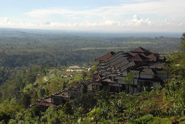 A mountainside hotel (which looked closed) on the road to Danau Beratan