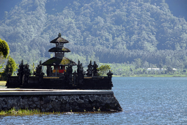 Lake temple Pura Ulun Danu, Danau Bran