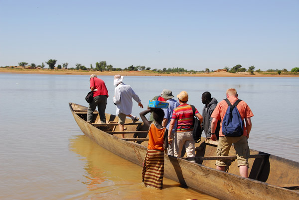 Here, Rotel decided for a pirogue crossing instead of the regular ferry